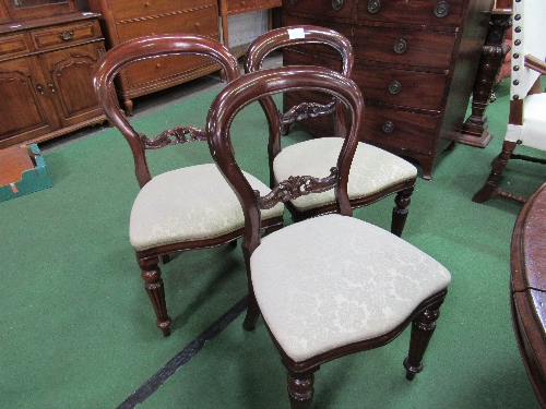 Victorian mahogany circular tilt-top table on heavy turned column to 3 shaped feet to casters, - Image 6 of 7