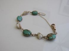 9ct gold wire bracelet set with 4 green stones & 3 mother of pearl. Estimate £30-50