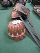 Collection of 4 Victorian heavy copper ladles & 2 copper moulds. Estimate £40-60
