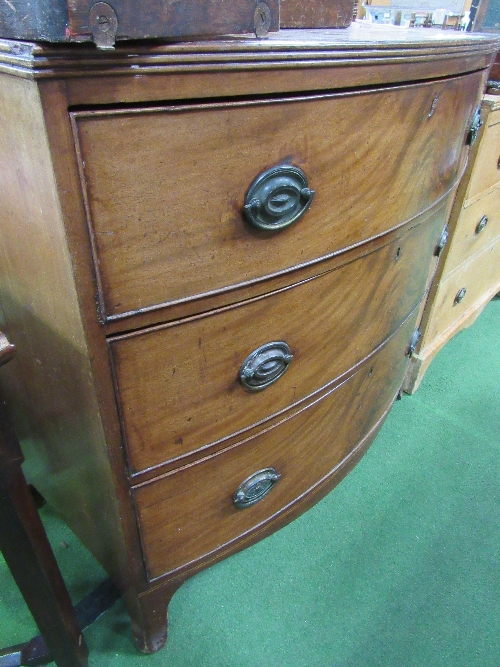 Sheraton-style bow fronted chest of 3 graduated drawers. Estimate £40-60 - Image 4 of 4