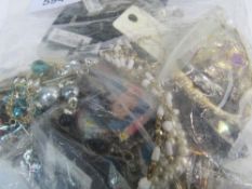 Bag of costume jewellery. Estimate £15-25