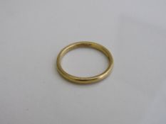 22ct gold wedding band, size P, weight 2.7gms. Estimate £70-80