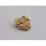 Titre Fixe gold coloured clip floral brooch, weight 1.9gms. Estimate £30-50