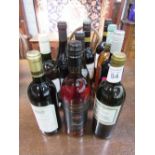 12x 75cl bottles of various wines. Estimate £20-30