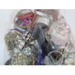 Bag of costume jewellery. Estimate £15-25