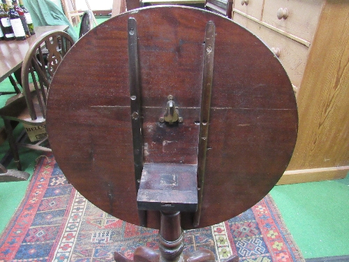 Mahogany tilt-top pedestal occasional table on 3 pad feet, diameter 70cms, height 70cms. Estimate £ - Image 4 of 6