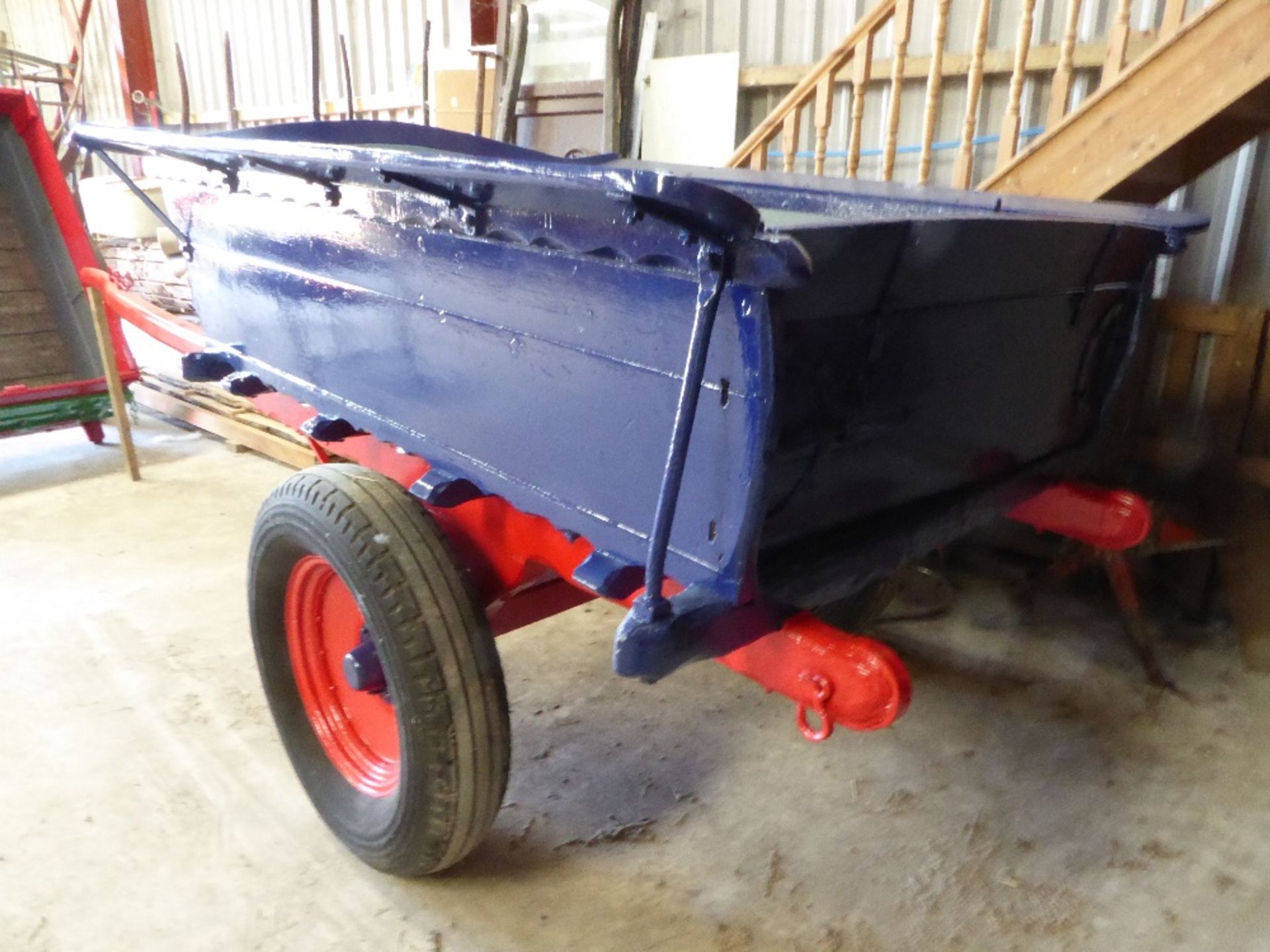 Cambridgeshire Tip Cart, rebuilt in 2017 to suit 16 to 18 hh. The body is painted blue with a rear - Image 2 of 3