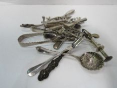Qty of silver & silver plated cutlery & other instruments. Estimate £20-30