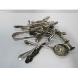 Qty of silver & silver plated cutlery & other instruments. Estimate £20-30