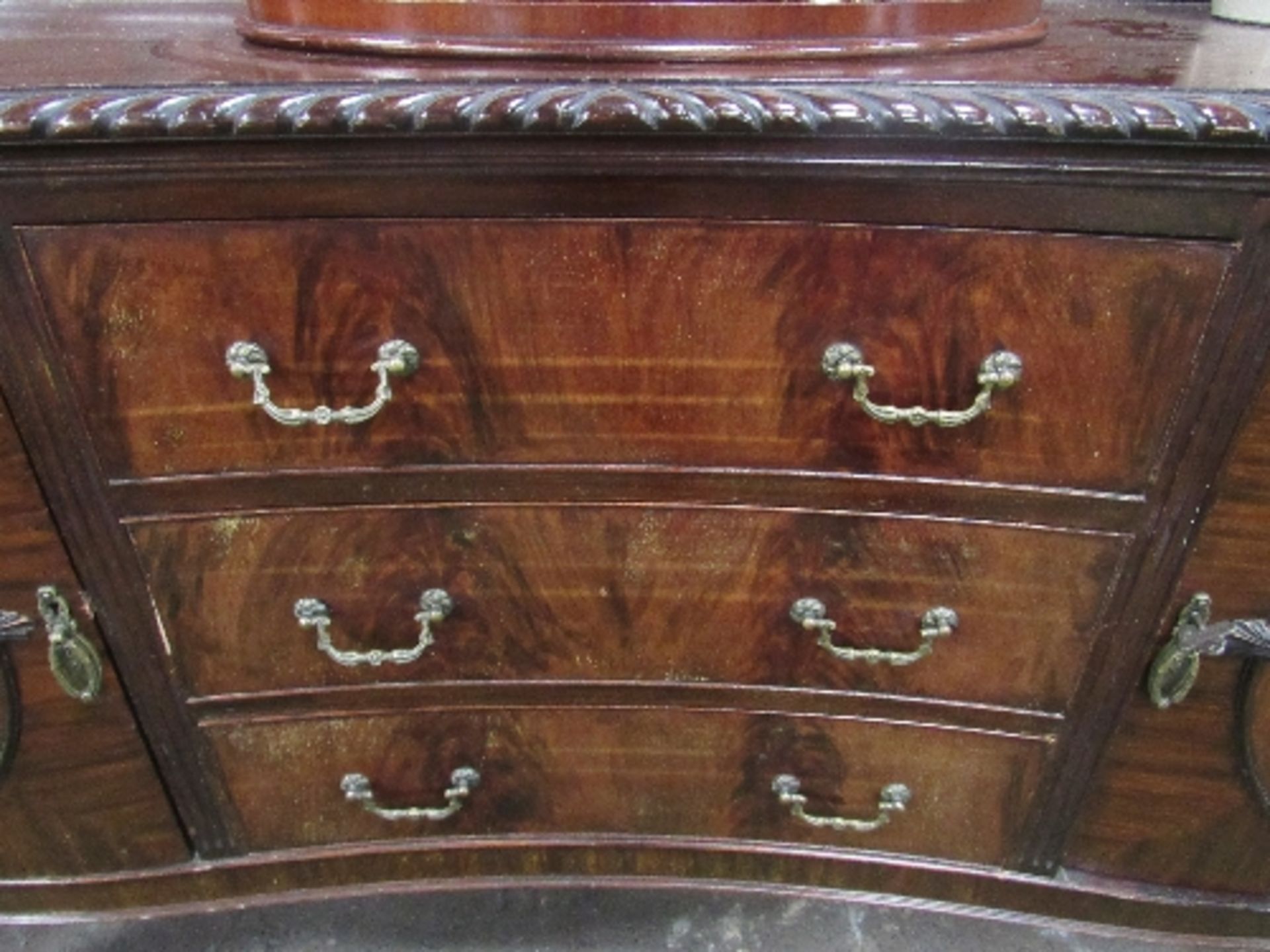 Mahogany & walnut veneer serpentine front sideboard, on ball & claw feet, 166cms x 60cms x 130cms. - Image 2 of 7