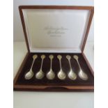 The Sovereign Queens' Spoon Collection, Sheffield 1977, in velvet & wood box. Estimate £50-80