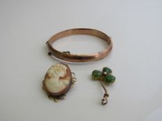 9ct gold bracelet, weight 8.5gms, a/f; small cameo brooch set in 9ct gold, weight 4.5gms; 9ct gold