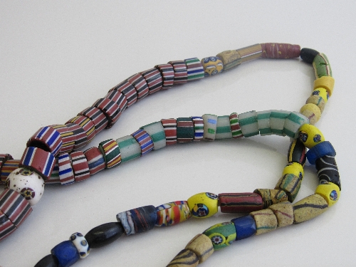 African trade bead necklace. Estimate £35-55 - Image 2 of 2