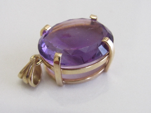Large oval amethyst set in 9ct gold pendant, weight 10.3gms. Estimate £300-320 - Image 2 of 5