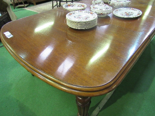 Mahogany wind-out extending table with 2 leaves & winding handle, 143cms x 119cms x 72cms. - Image 6 of 6
