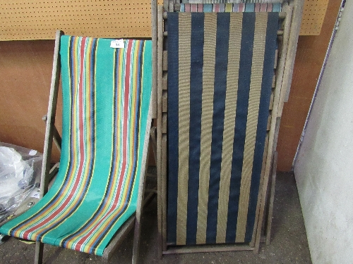 6 vintage deck chairs. Estimate £30-50