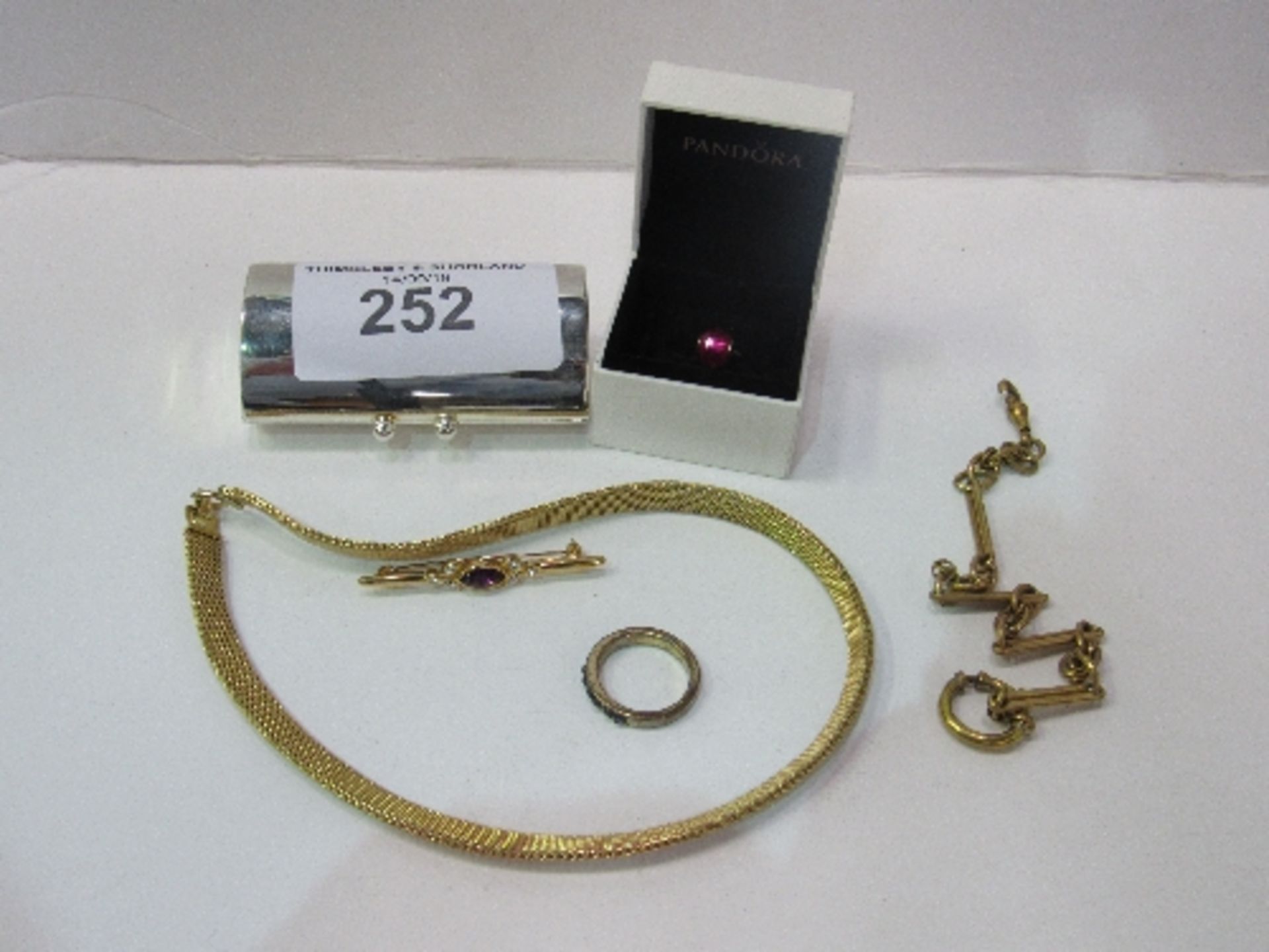 Qty of costume jewellery including Links & Pandora. Estimate £20-30