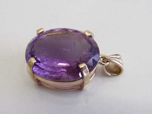 Large oval amethyst set in 9ct gold pendant, weight 10.3gms. Estimate £300-320 - Image 4 of 5