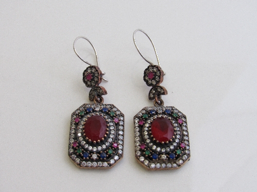 925 silver earring set with central red stones surrounded by other coloured stones. Estimate £50-60 - Image 2 of 2