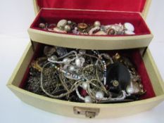 4 boxes containing costume jewellery & assorted watches. Estimate £30-40