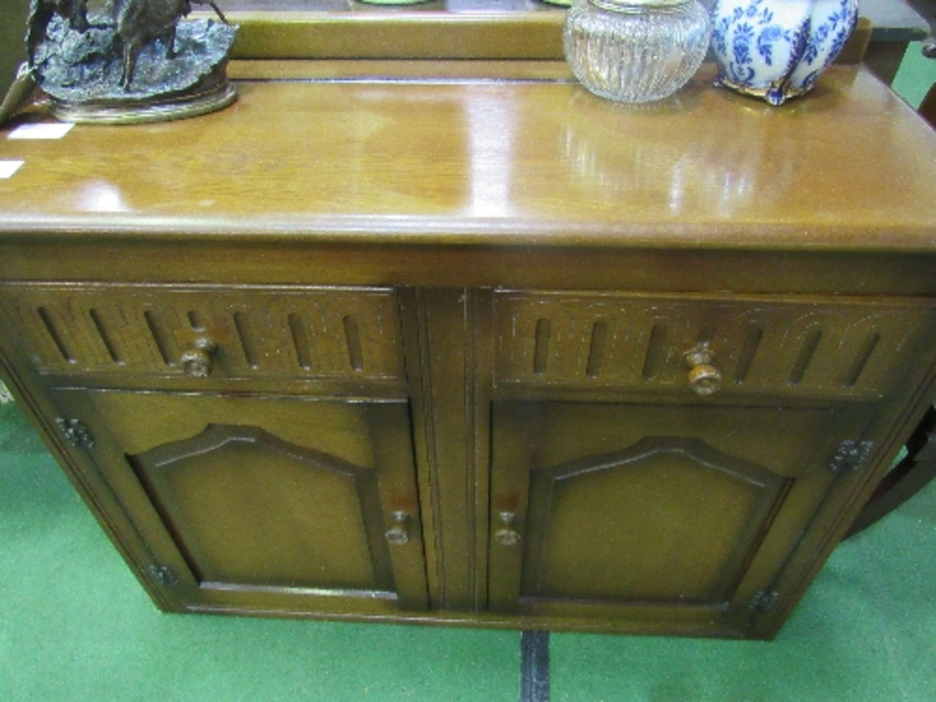 Oak sideboard by H W Smith, Cabinet Makers of High Wycombe, 110cms x 44cms x 85cms. Estimate £20-30 - Image 3 of 4