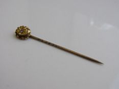 15ct gold & diamond stick pin in Mappin & Webb case, weight 1.3gms. Estimate £30-50