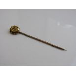 15ct gold & diamond stick pin in Mappin & Webb case, weight 1.3gms. Estimate £30-50