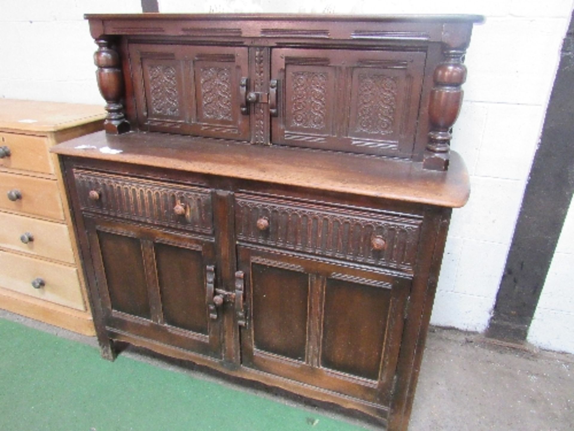 Oak reproduction court cupboard, 130cms x 51cms x 130cms. Estimate £20-40 - Image 2 of 6
