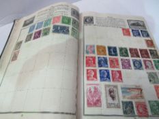 Qty of stamps & stamp albums. Estimate £10-20