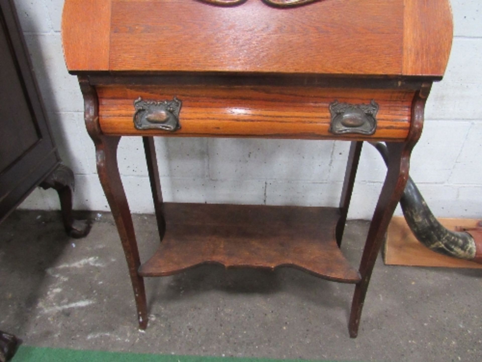 Oak Arts & Crafts style bureau with frieze drawer & shaped shelf to base, 70cms x 35cms x 107cms. - Image 3 of 4