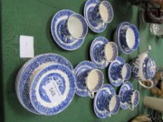 Qty of mixed willow blue & white patterned china. Estimate £10-20