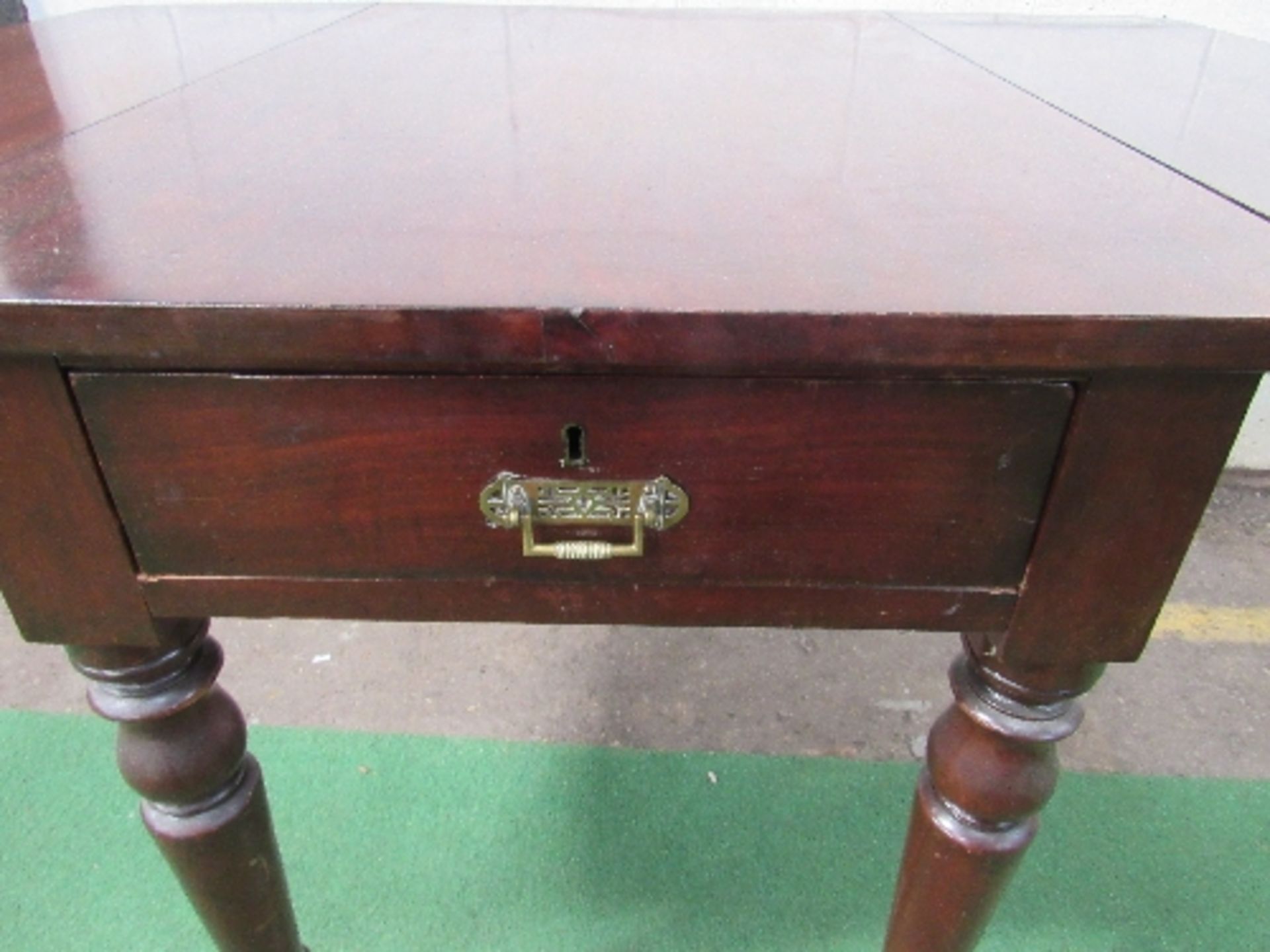 Mahogany drop-side table with frieze drawer, 89cms x 123cms x 73cms.  Estimate £30-40 - Image 2 of 4