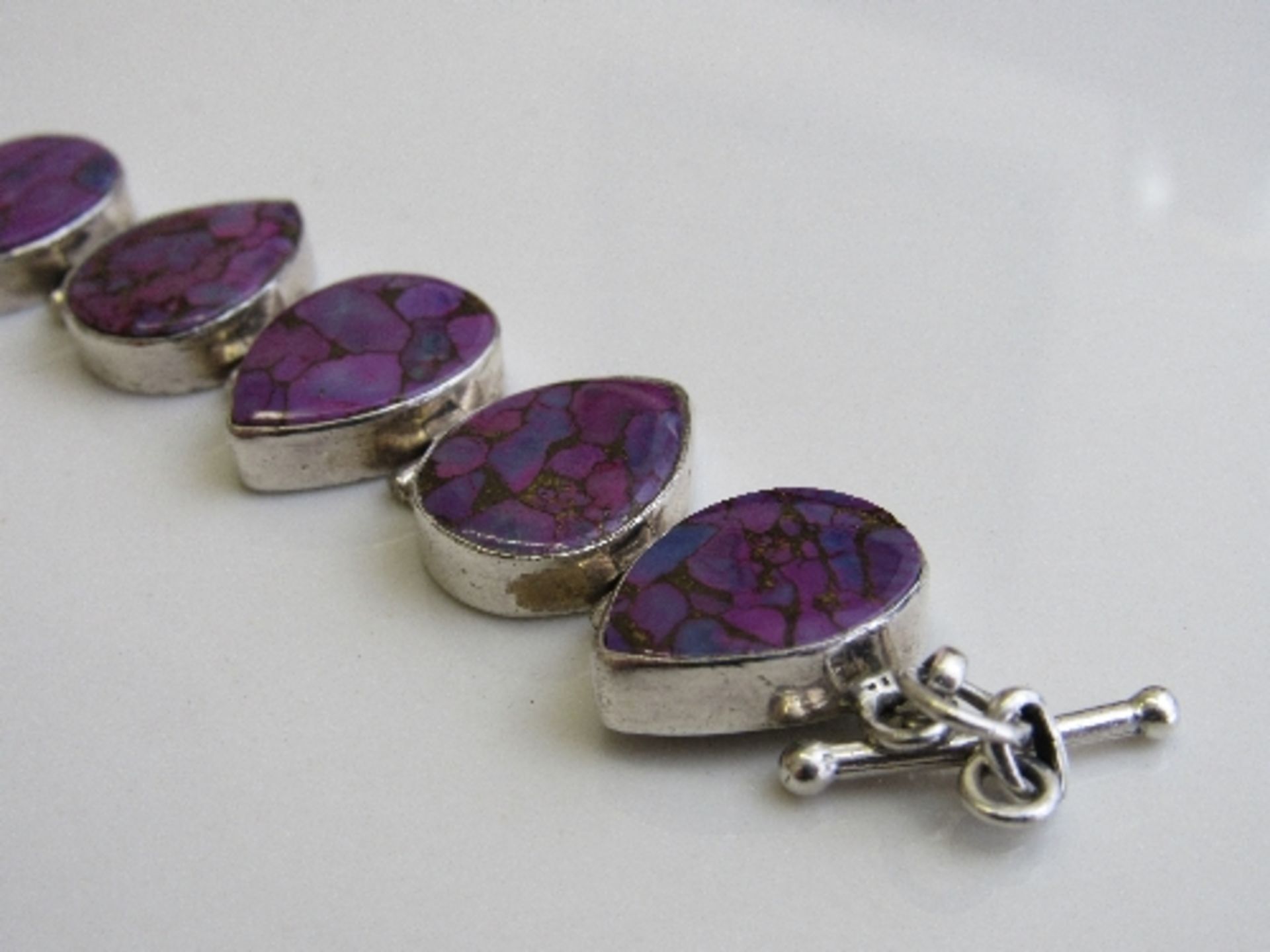 Silver hallmarked bracelet with tear drop purple stones. Estimate £20-30 - Image 3 of 3