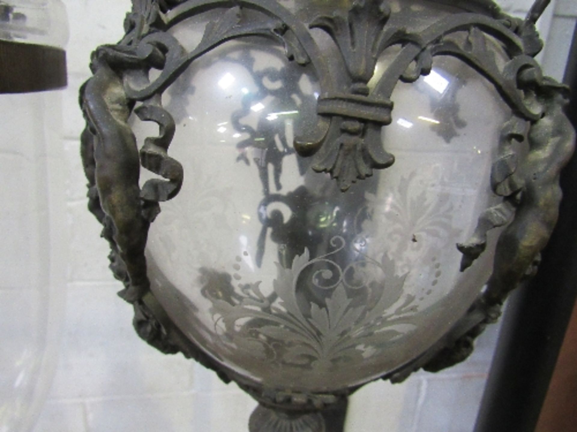 Victorian brass decorated etched glass hanging lamp. Estimate £50-80 - Image 5 of 5