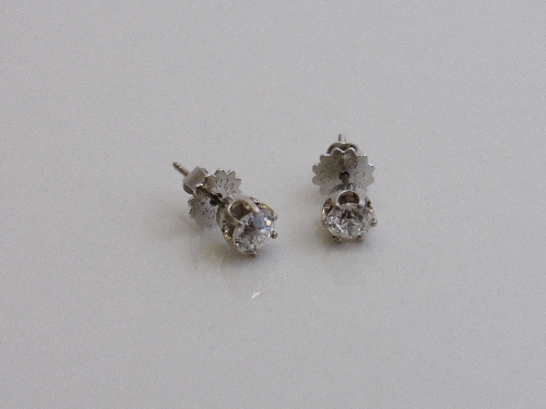 18ct gold & diamond stud earrings, approx 0.3ct. Estimate £500-550