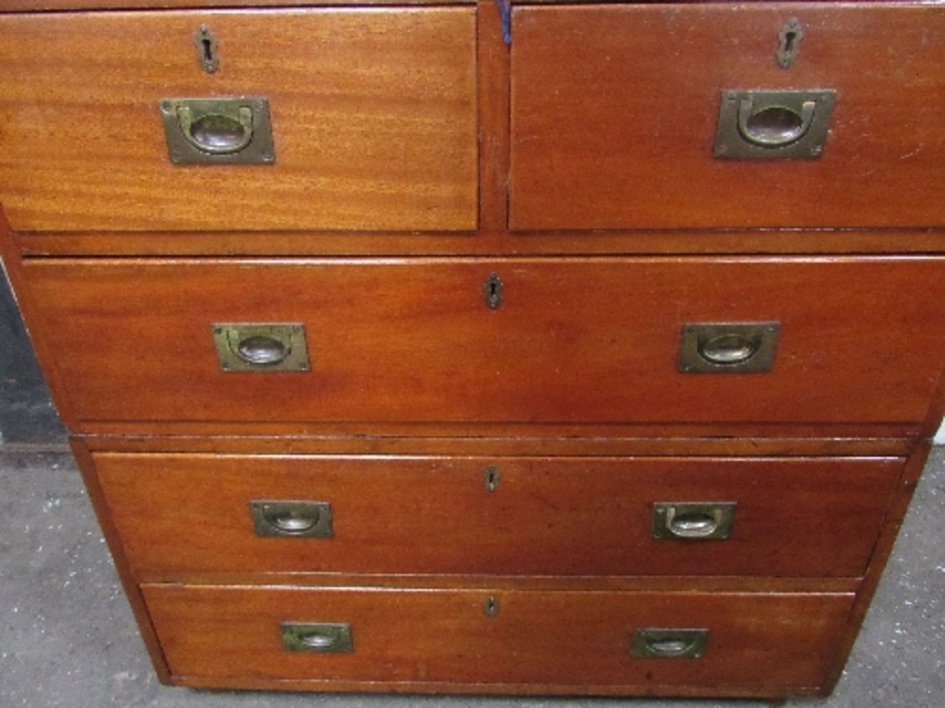 Mahogany military-style chest of 2 over 3 drawers, brass handles, divides through middle, 92cms x - Image 5 of 6