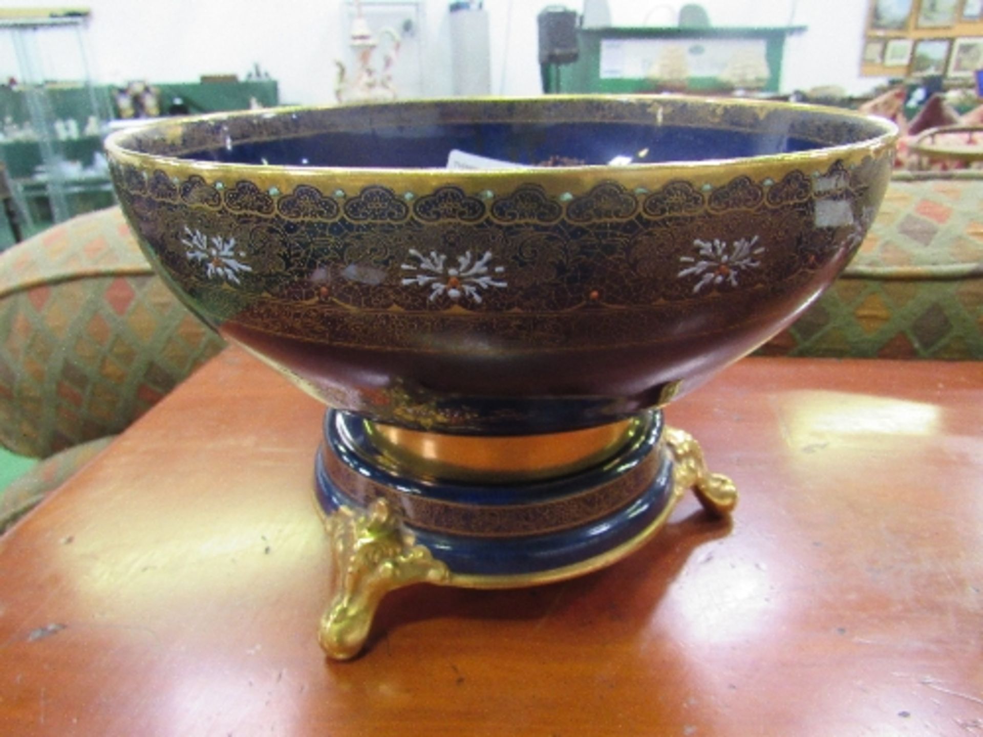W & R Carlton ware blue bowl with lustre willow pattern decoration, on matching stand, diameter - Image 2 of 5