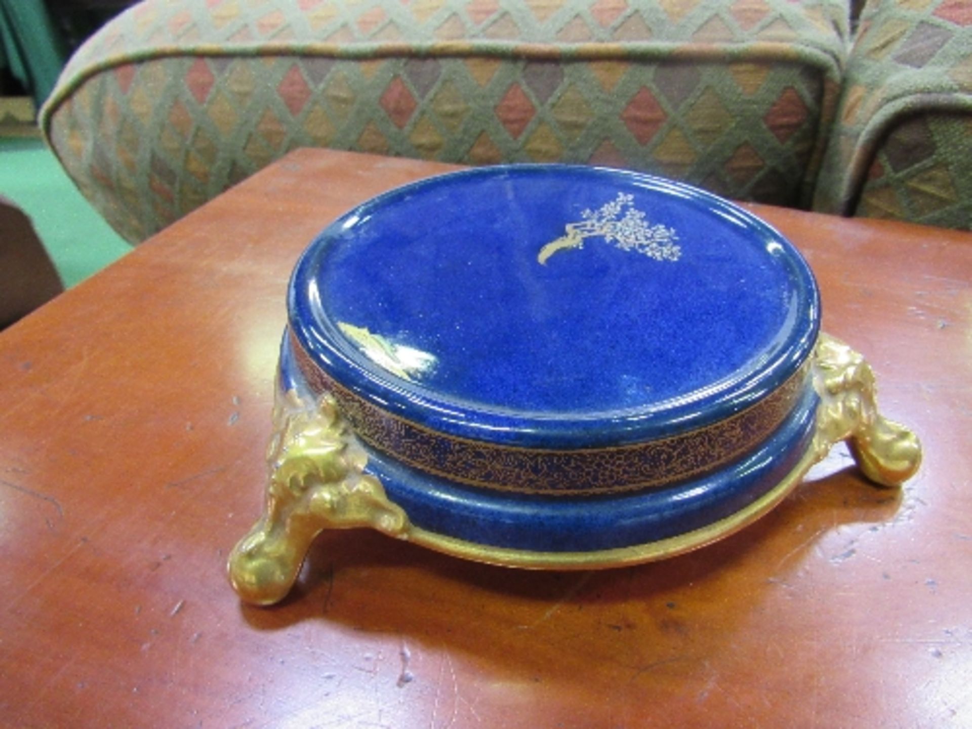 W & R Carlton ware blue bowl with lustre willow pattern decoration, on matching stand, diameter - Image 5 of 5