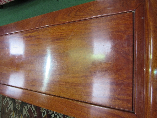 Mahogany large spindle sided coffee table, 150cms x 50cms x 45cms. Estimate £20-30 - Image 4 of 4