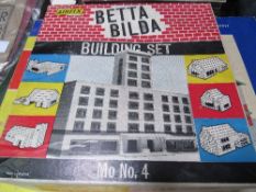 Airfix Beta Bilda Building Set (boxed) & Baiko Building Outfit. Estimate £10-20