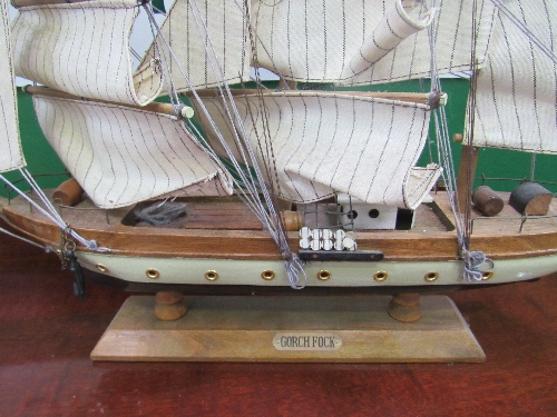 Model of The Mayflower & a model of the Gorch Fock, both fully rigged. Estimate £30-50 - Image 3 of 4