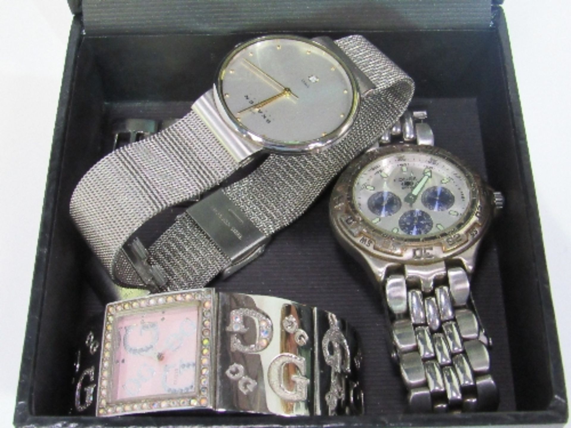 Guess box containing 3 gent's fashion watches. Estimate £20-30