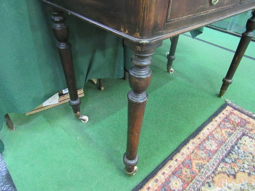 Mahogany writing desk with 2 frieze drawers on casters, 92cms x 48cms x 81cms - Image 4 of 4