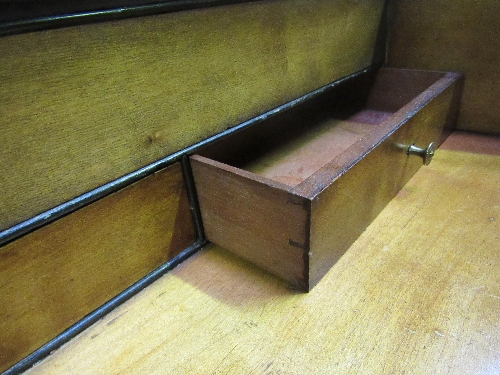 18th century walnut Davenport with lidded stationery holder, leather skiver to lifting lid & 4 - Image 4 of 9