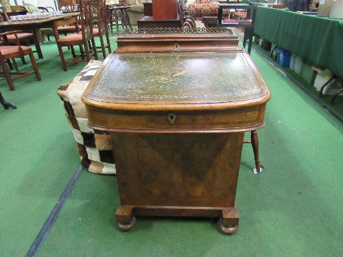 18th century walnut Davenport with lidded stationery holder, leather skiver to lifting lid & 4 - Image 2 of 9