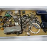 Qty of mixed silver & gold coloured metal jewellery, cufflinks, dress stands etc. Estimate £20-40