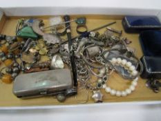 Qty of mixed silver & gold coloured metal jewellery, cufflinks, dress stands etc. Estimate £20-40