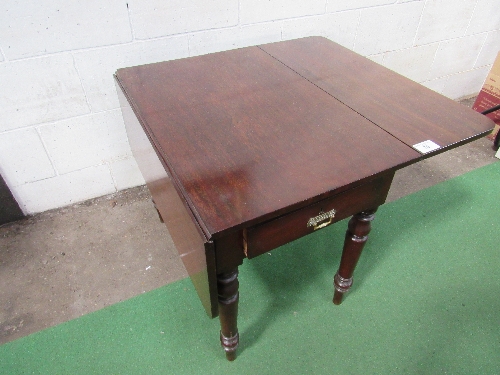 Mahogany drop-side table with frieze drawer, 89cms x 123cms x 73cms.  Estimate £30-40 - Image 4 of 4