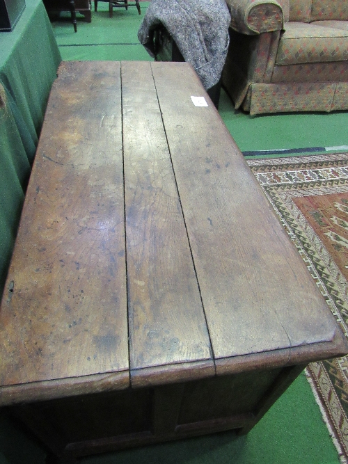 Oak panel chest, 116 x 50 x 60cms. Estimate £70-100 - Image 5 of 5