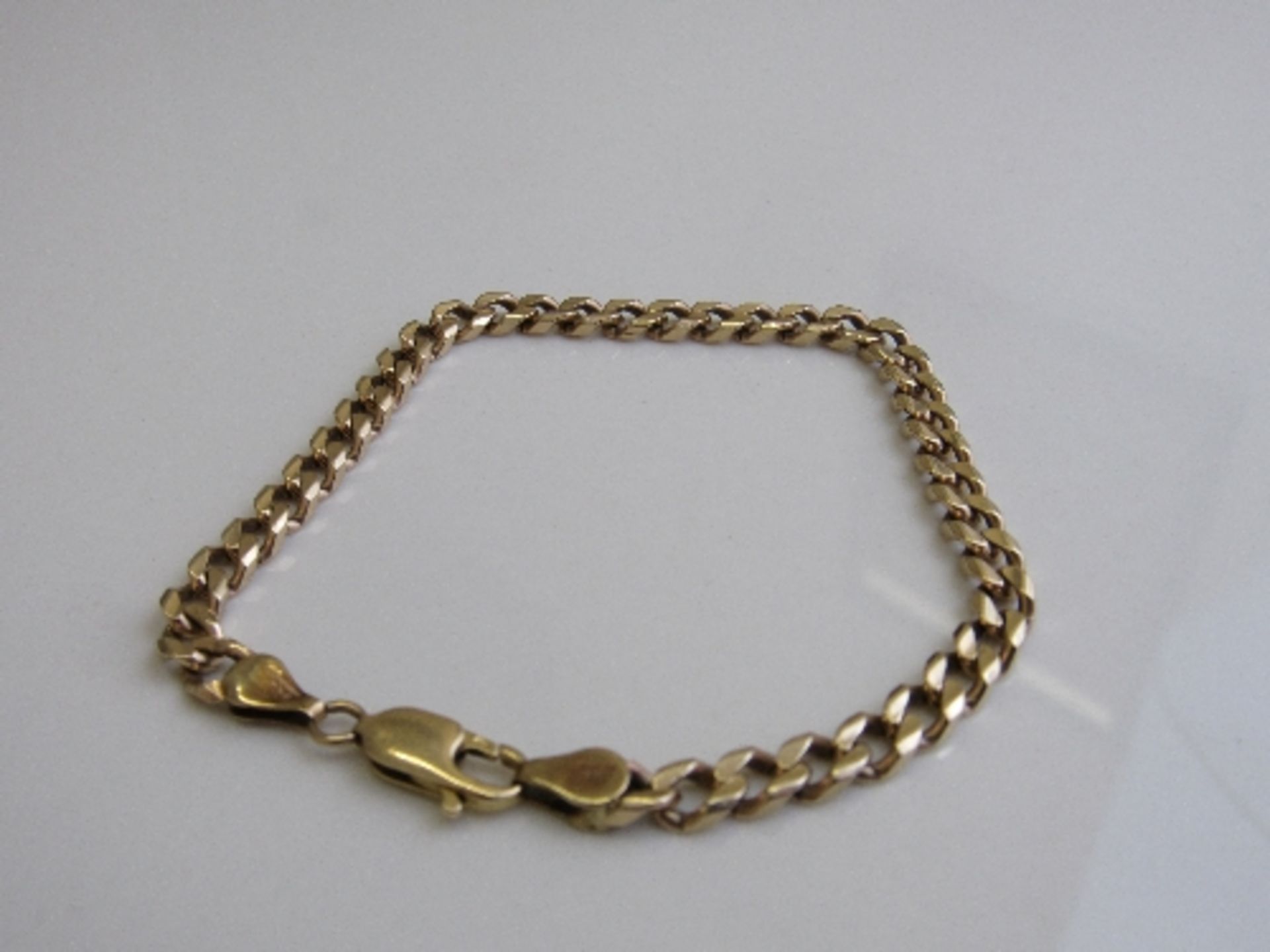 9ct gold link bracelet, weight 11.8gms, length 20cms. Estimate £130-150